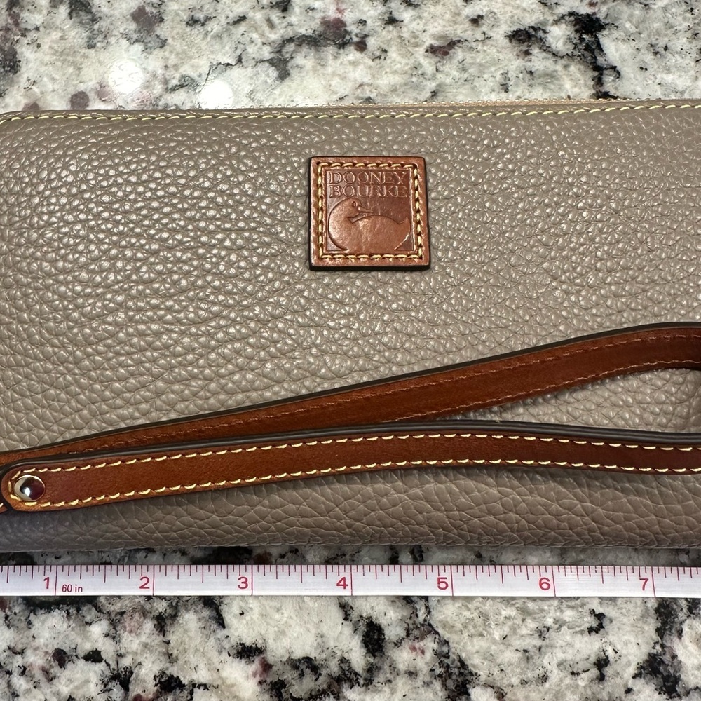 SOLD - Dooney Pebble Grain Zip Around Taupe Wallet - Picture 11 of 12